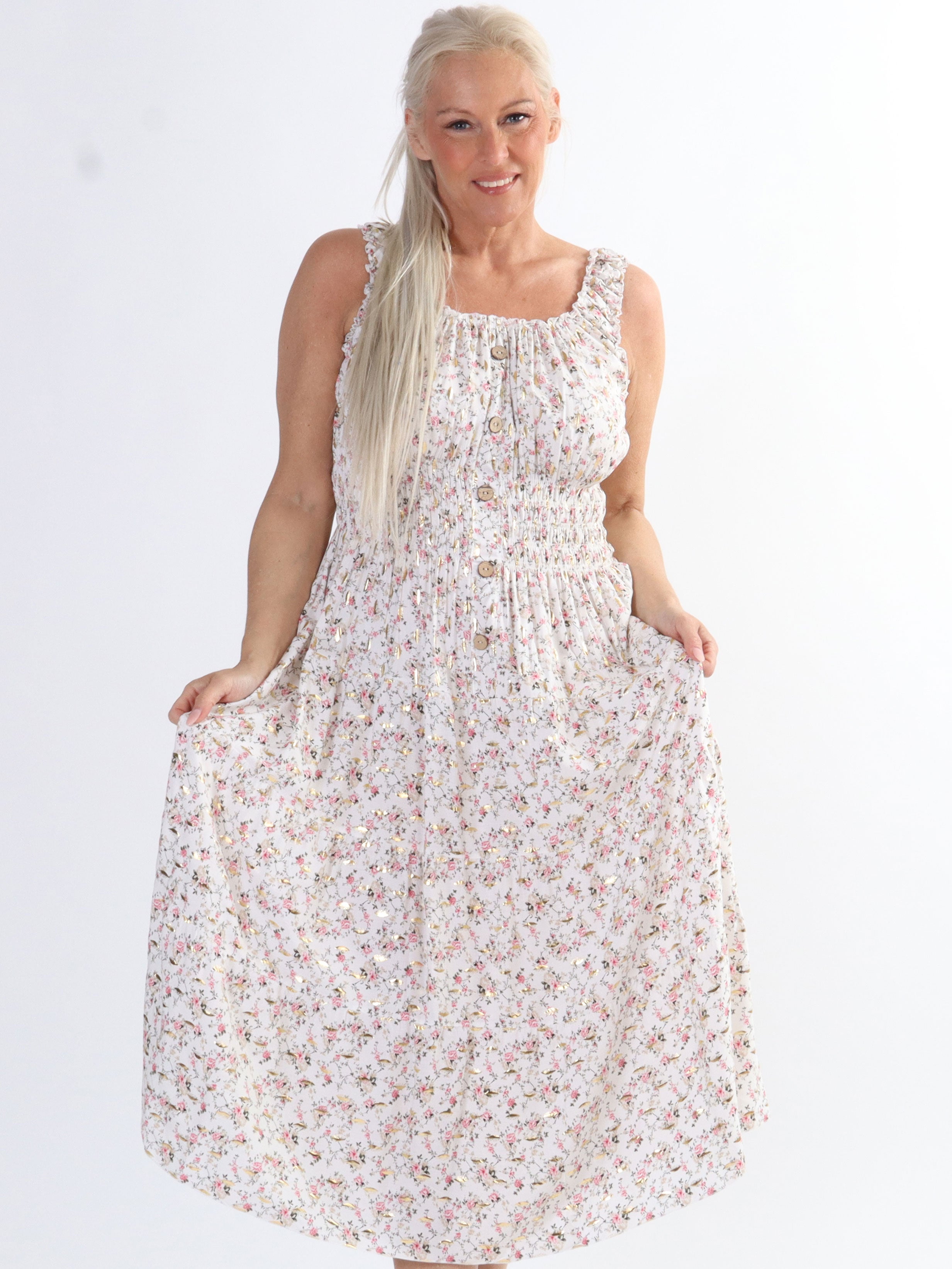 Alicia spring short - Sød plus size blomstret kjole i viscose med smock